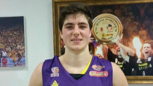 חוזר ארצה: אריאל חתם בהפועל ''הכשרה ביטוח'' חולון