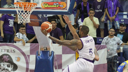 צפו: שיא הקריירה של גילברט בראון