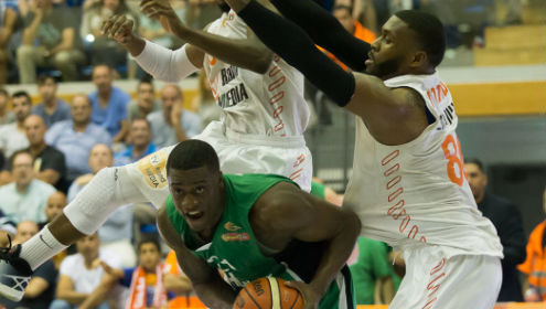 יורד לאילת: רג'ינלד באקנר חתם לשנתיים