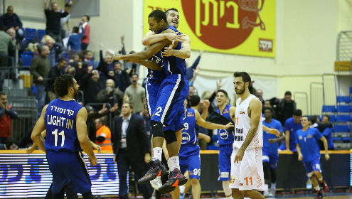 דניס ניצח בראשל''צ, האלופה מוכנה למשחק העונה