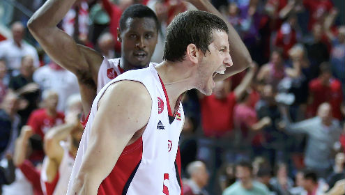 לא הולך לשום מקום: מתן נאור נשאר אדום