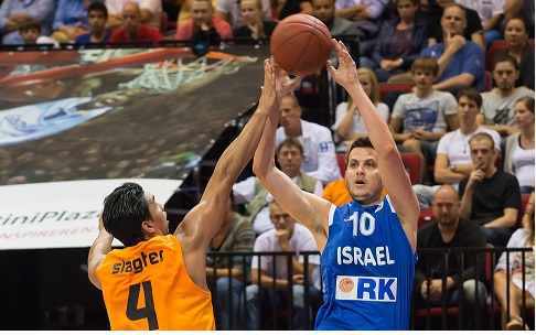 הנבחרת גברה על הולנד