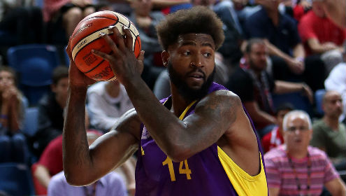 תוספת צבע: ריצ'רד האואל ילבש אדום