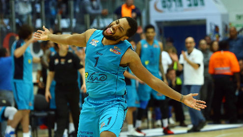 עובר למרכז: קאליף ווייאט חתם בהפועל חולון