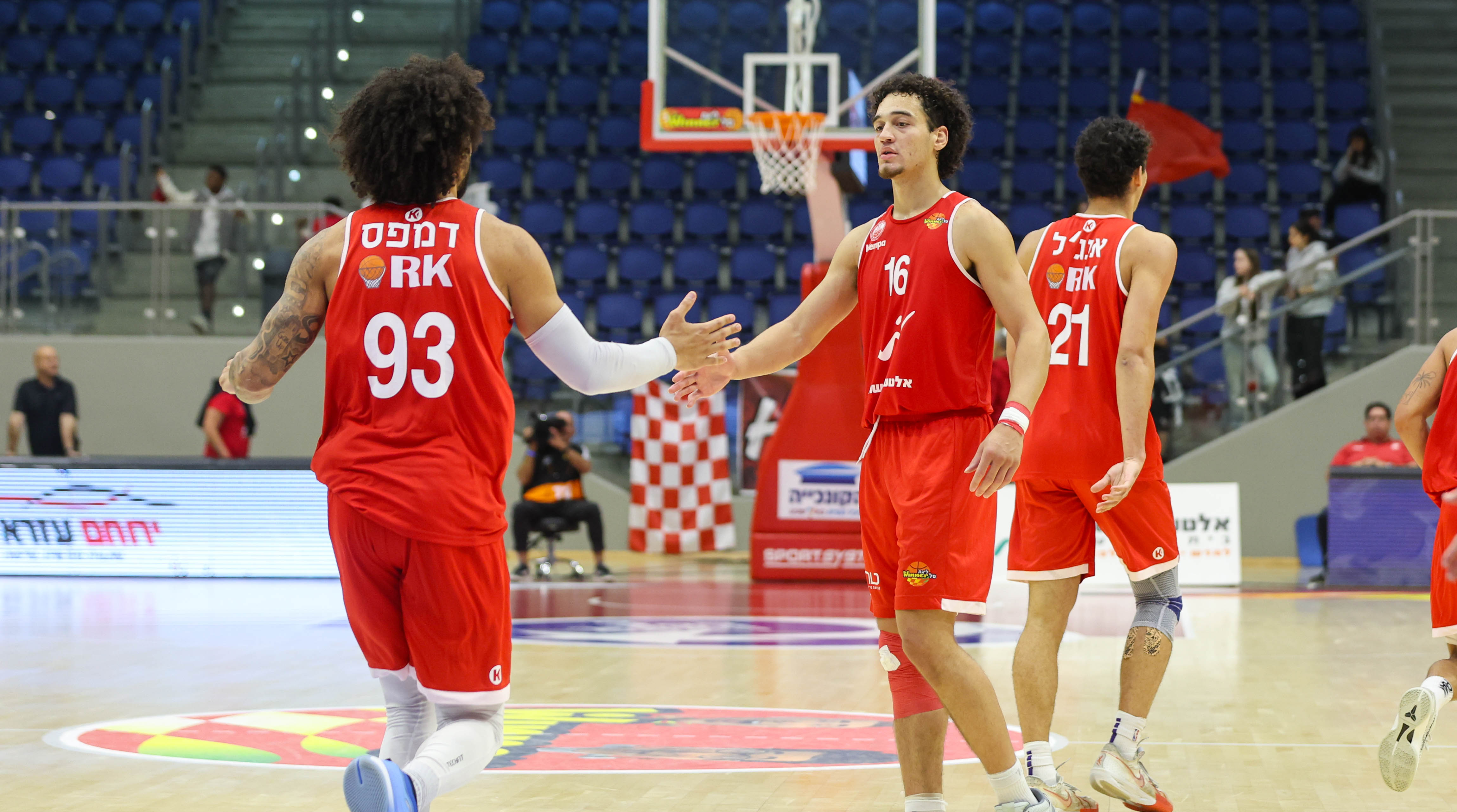 האדומים מבירת הנגב סימנו וי בכורה בבית