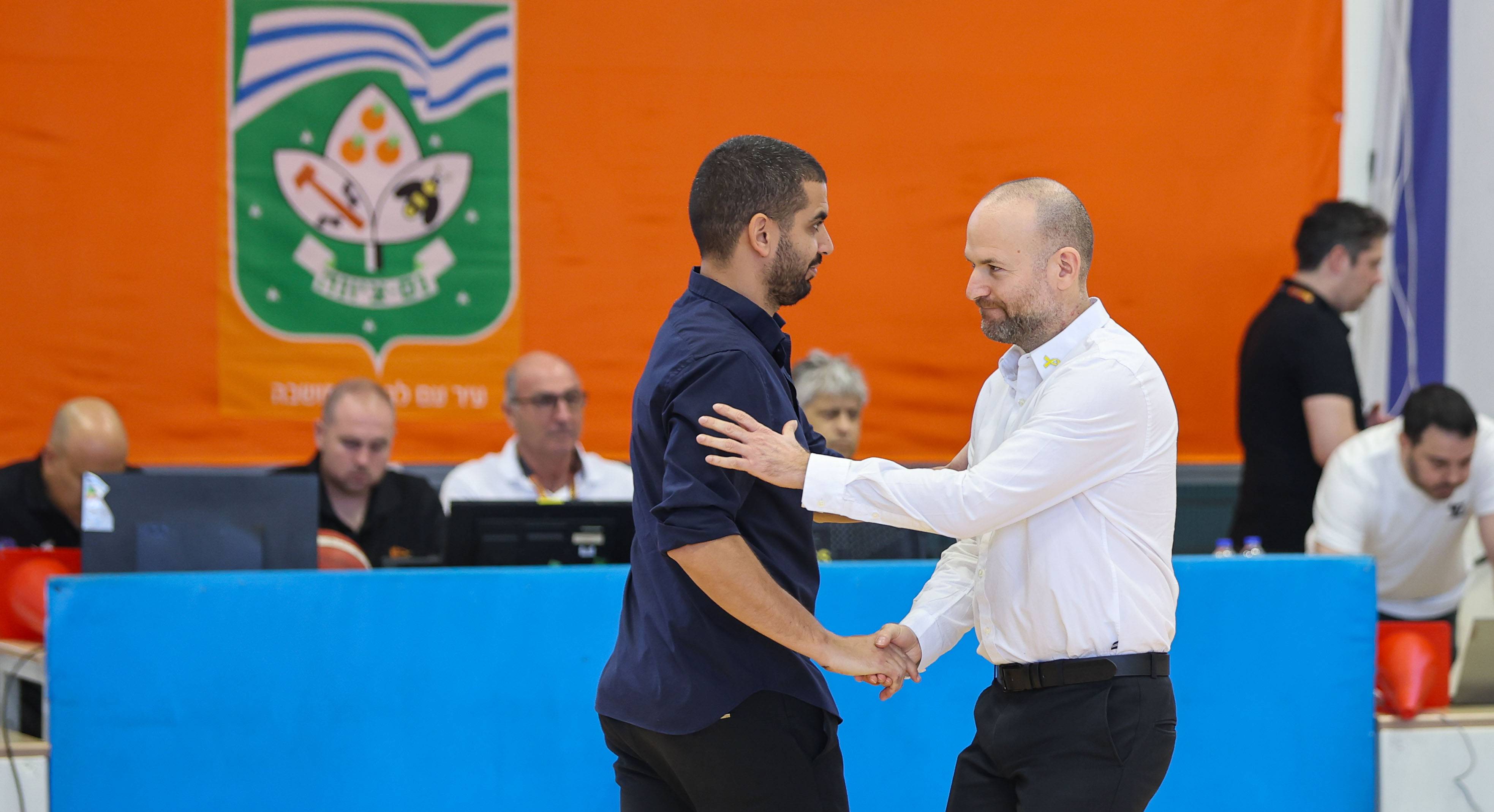 הערב: בית ב' יוצא לדרך בלב המושבה
