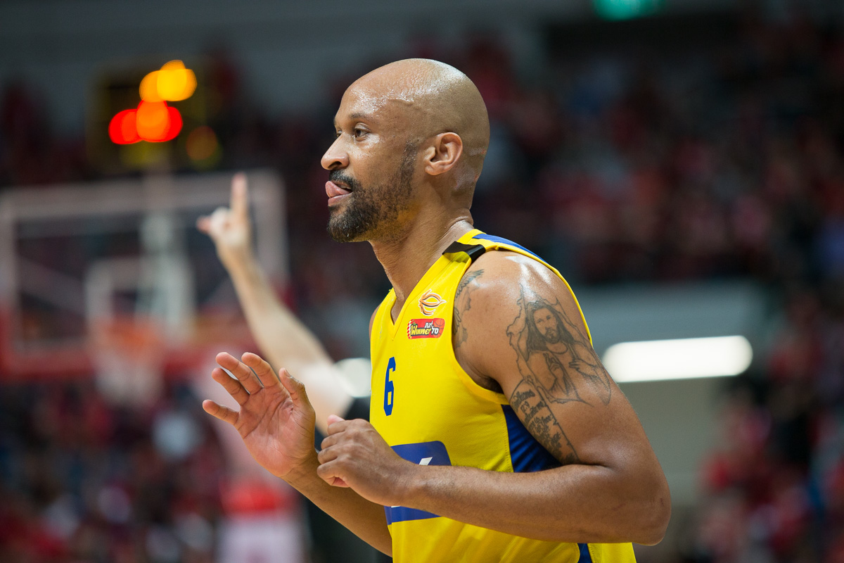 רשמית: דווין סמית' נפרד מהצהובים