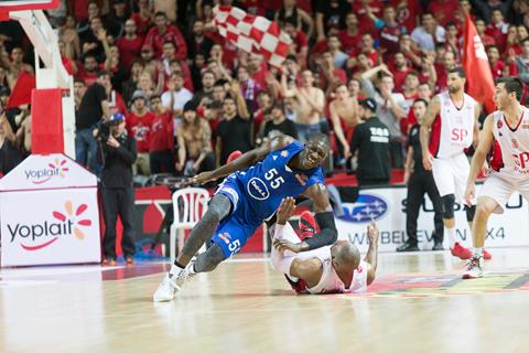 גוש חוסם: אנג'אי חוזר להרצליה