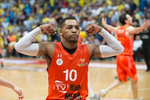 אלוף חוזר: מארק ליונס מצטרף לאדומים