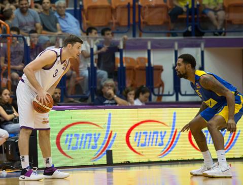 הערב: הצהובים מארחים את הסגולים בהיכל