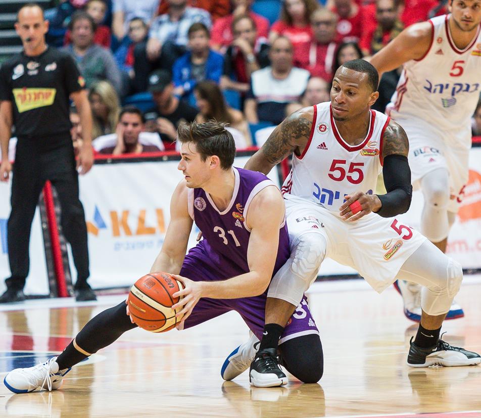 המשכיות בסגול: גם סטוארט דגלאס ממשיך