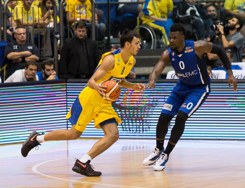 המבול נמשך: נמרוד לוי מגיע לנמל