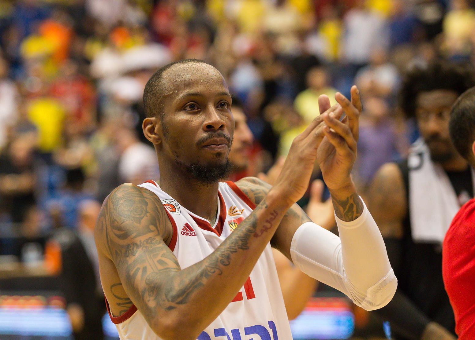 נשאר אדום: טרנס קינסי ממשיך באלופה