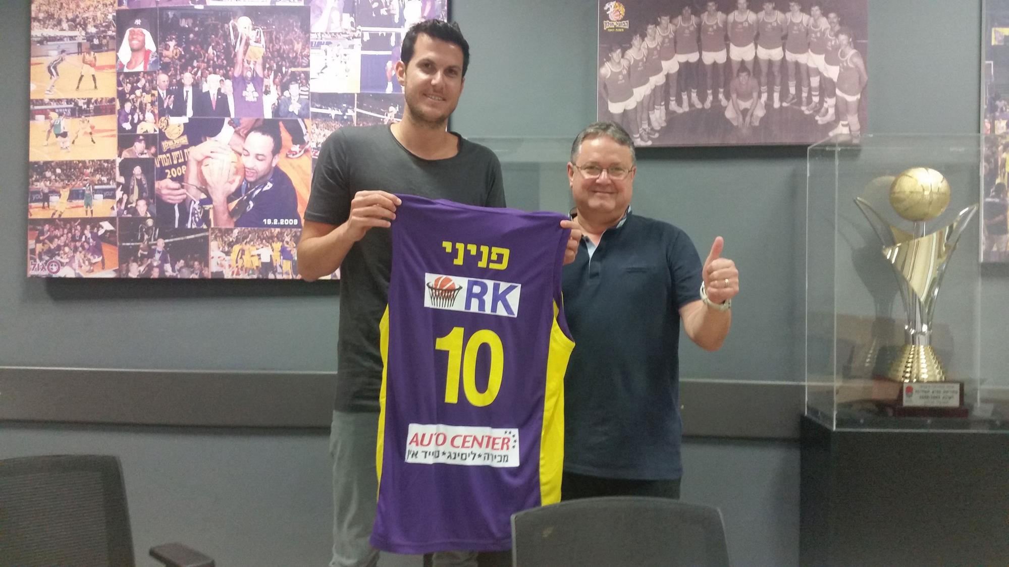 גיא פניני עובר ללבוש סגול-צהוב