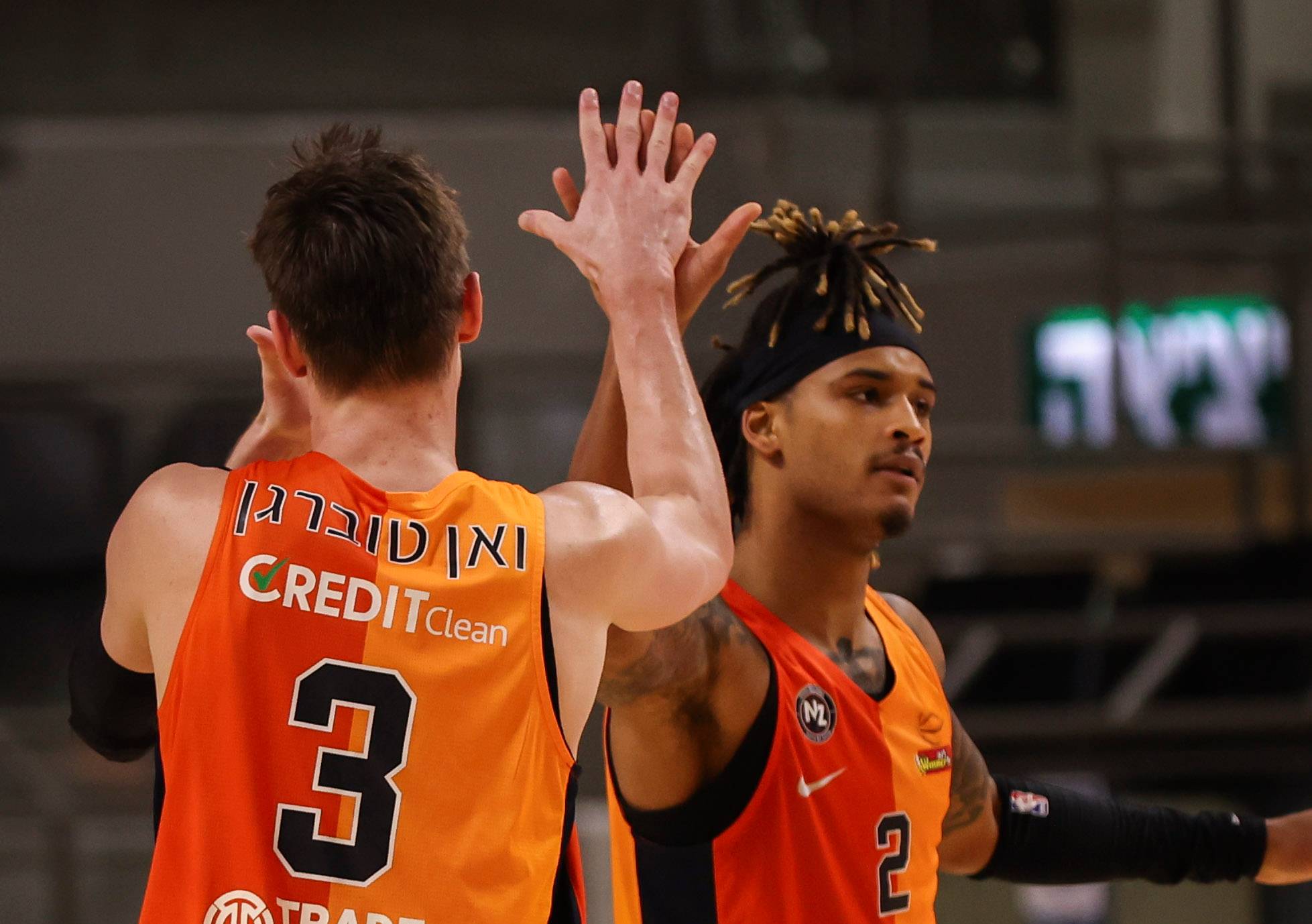 ואן־טוברגן בלט, הכתומים ניצחו ברוממה