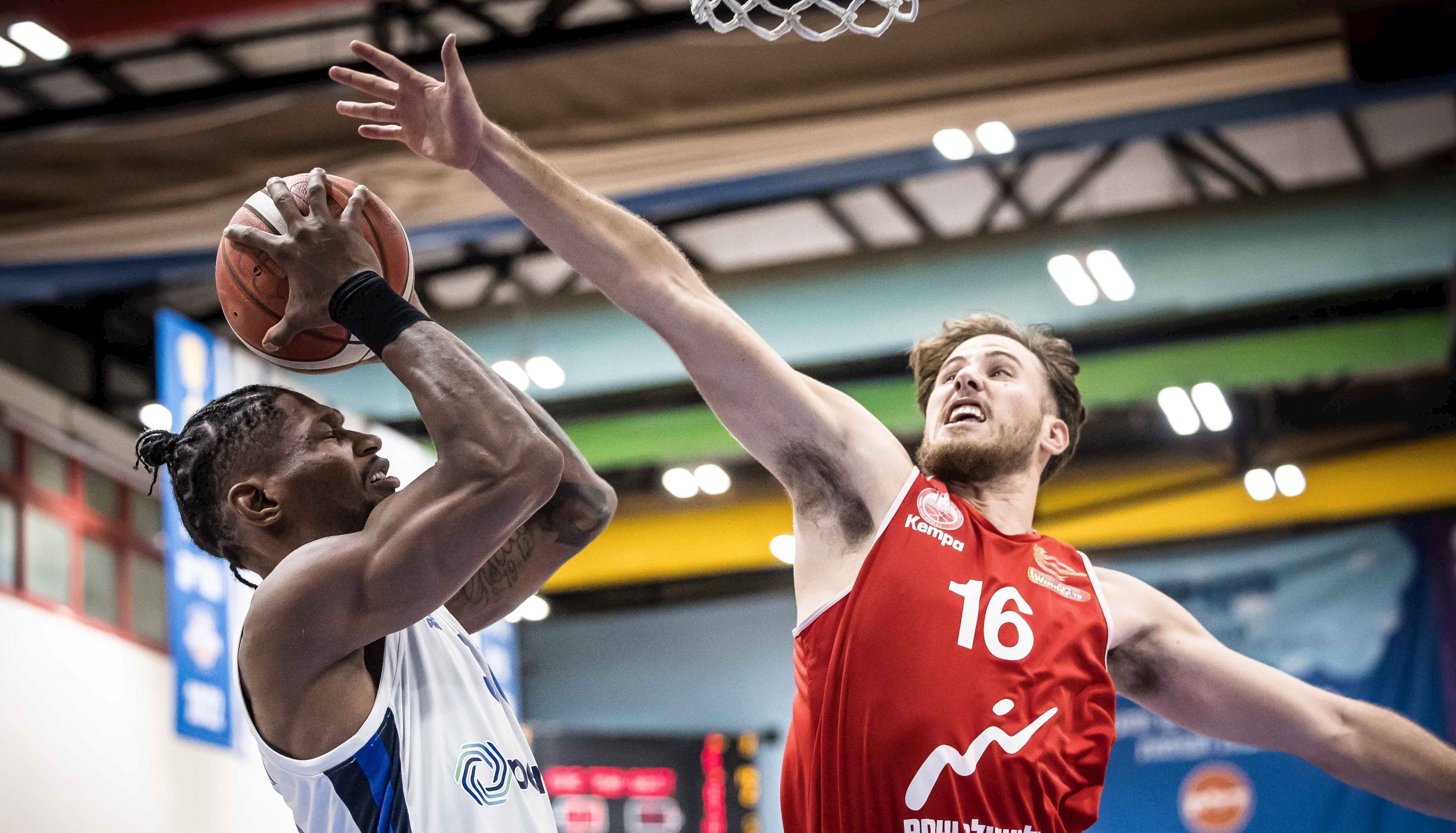 הערב: מי תייצר רצף ניצחונות בקונכייה?