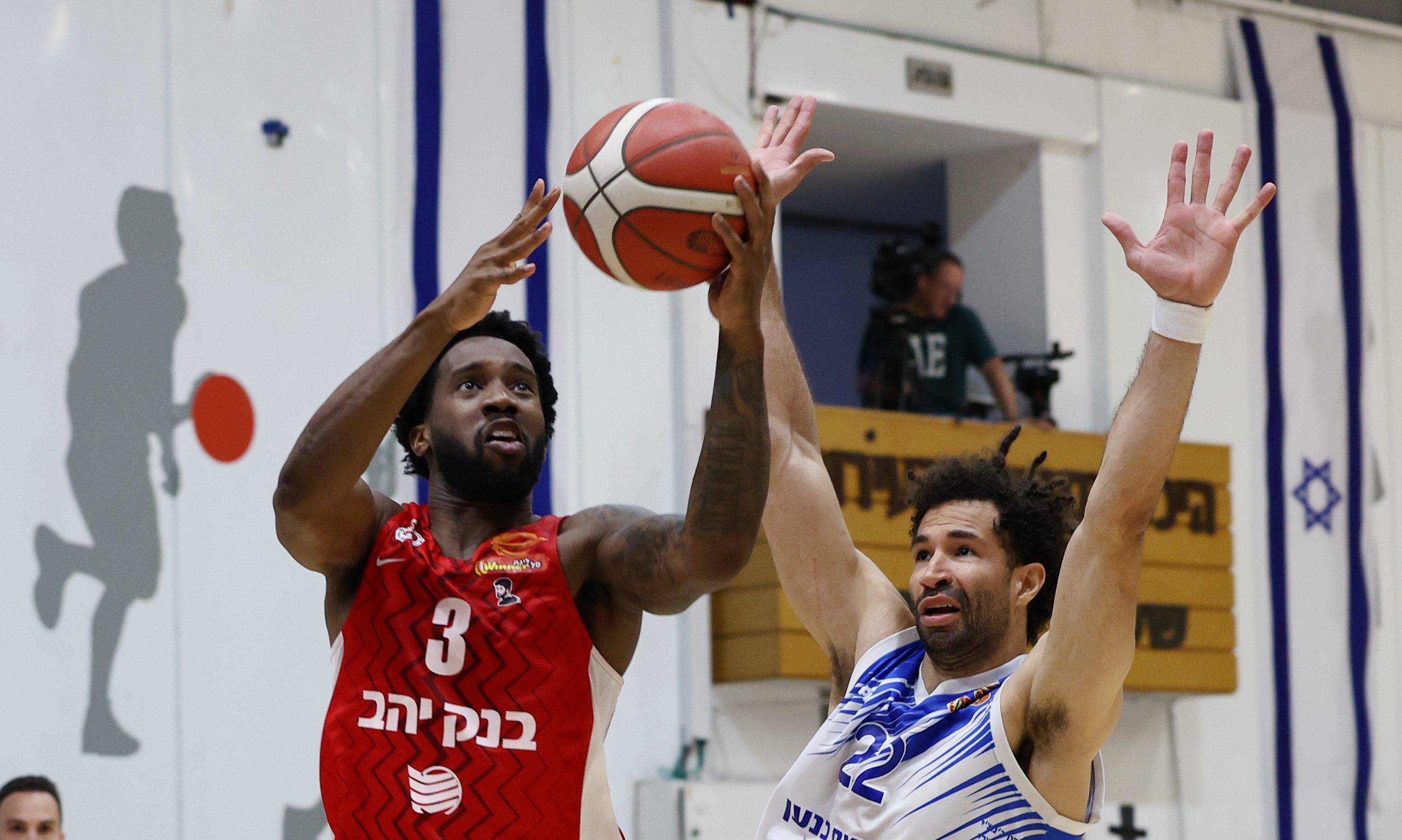 Quarter final, game 2: Hapoel Jerusalem - Maccabi Ramat Gan 100:102