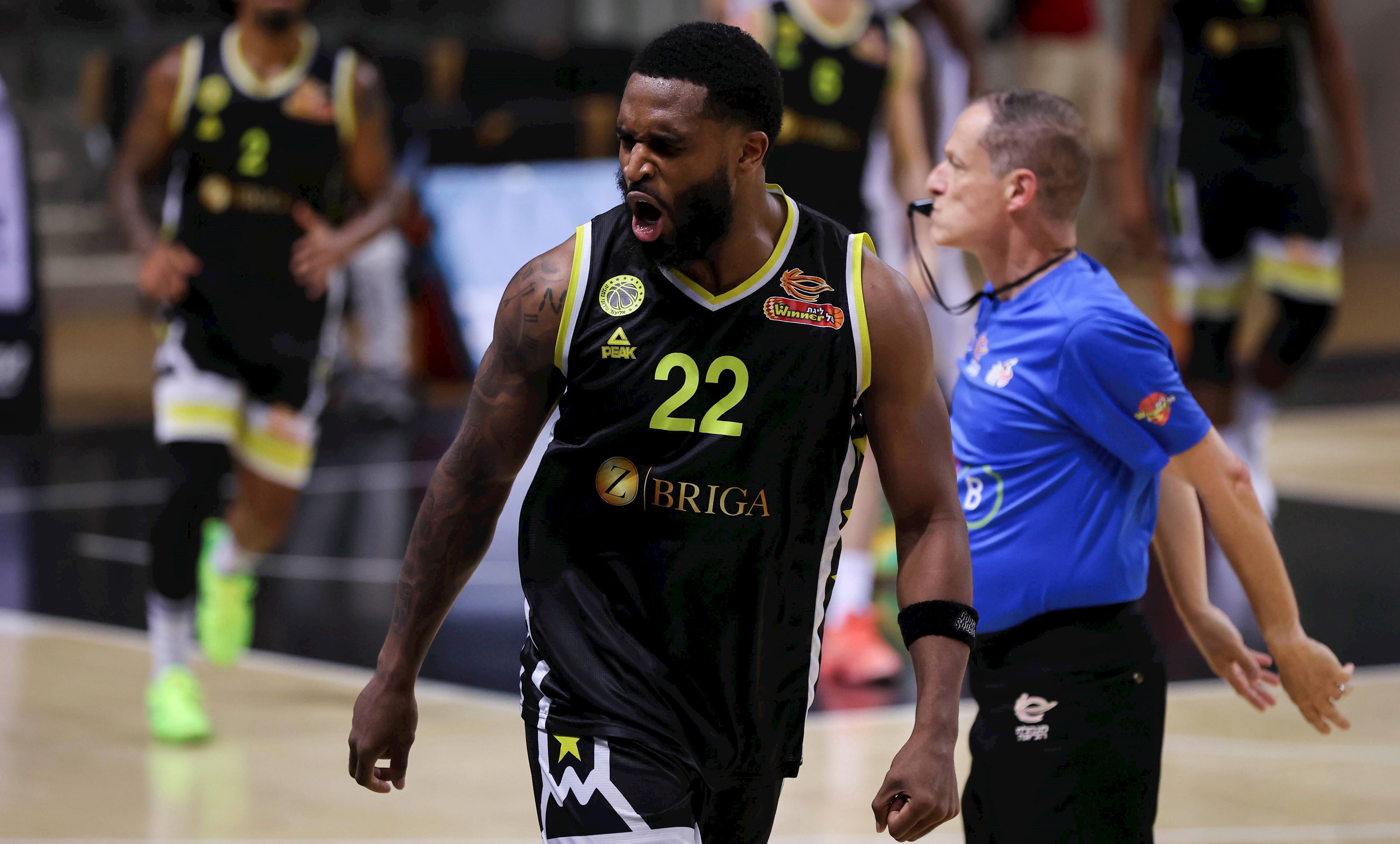 מרשל להט, היהלומים רשמו ניצחון שני רצוף