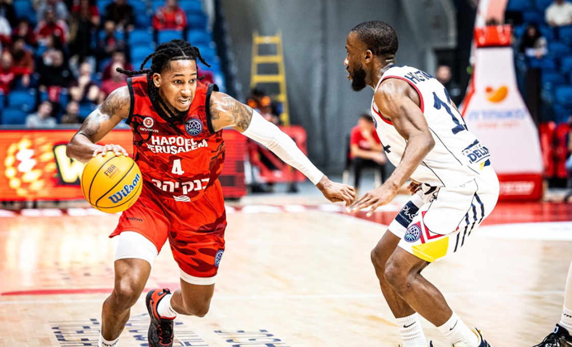 צ'מפיונס: י-ם נכנעה להצגה של הולסטון 