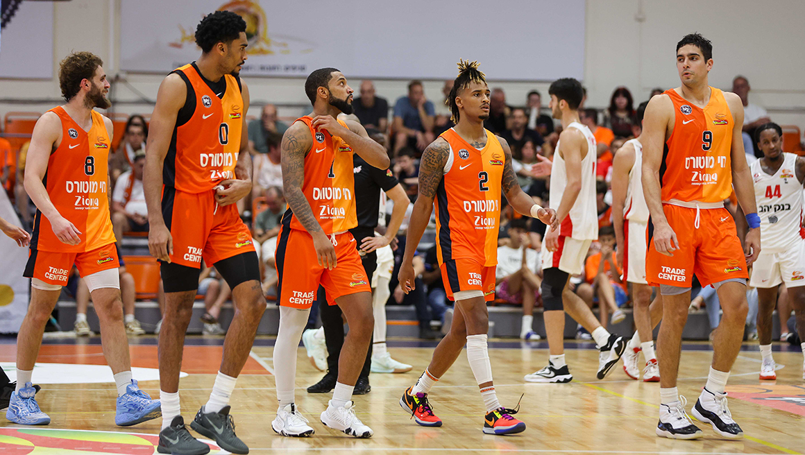 הערב: הכתומים מחפשים ניצחון בכורה