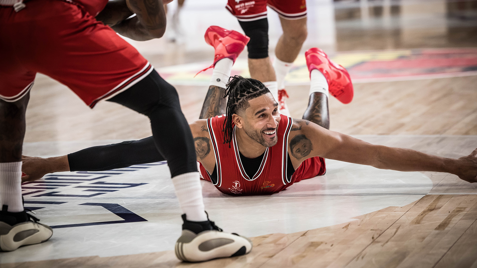 צפו: וויינרייט בראש מצעד מהלכי המחזור