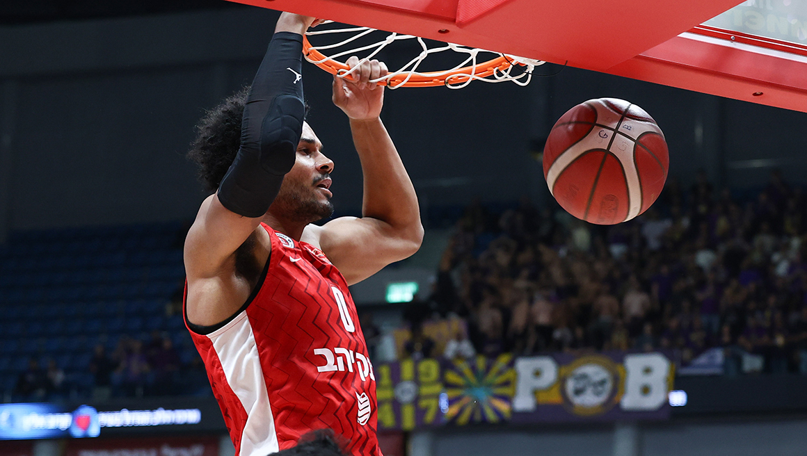 ברוכה השבה: וי ראשון לי-ם בפיס ארנה