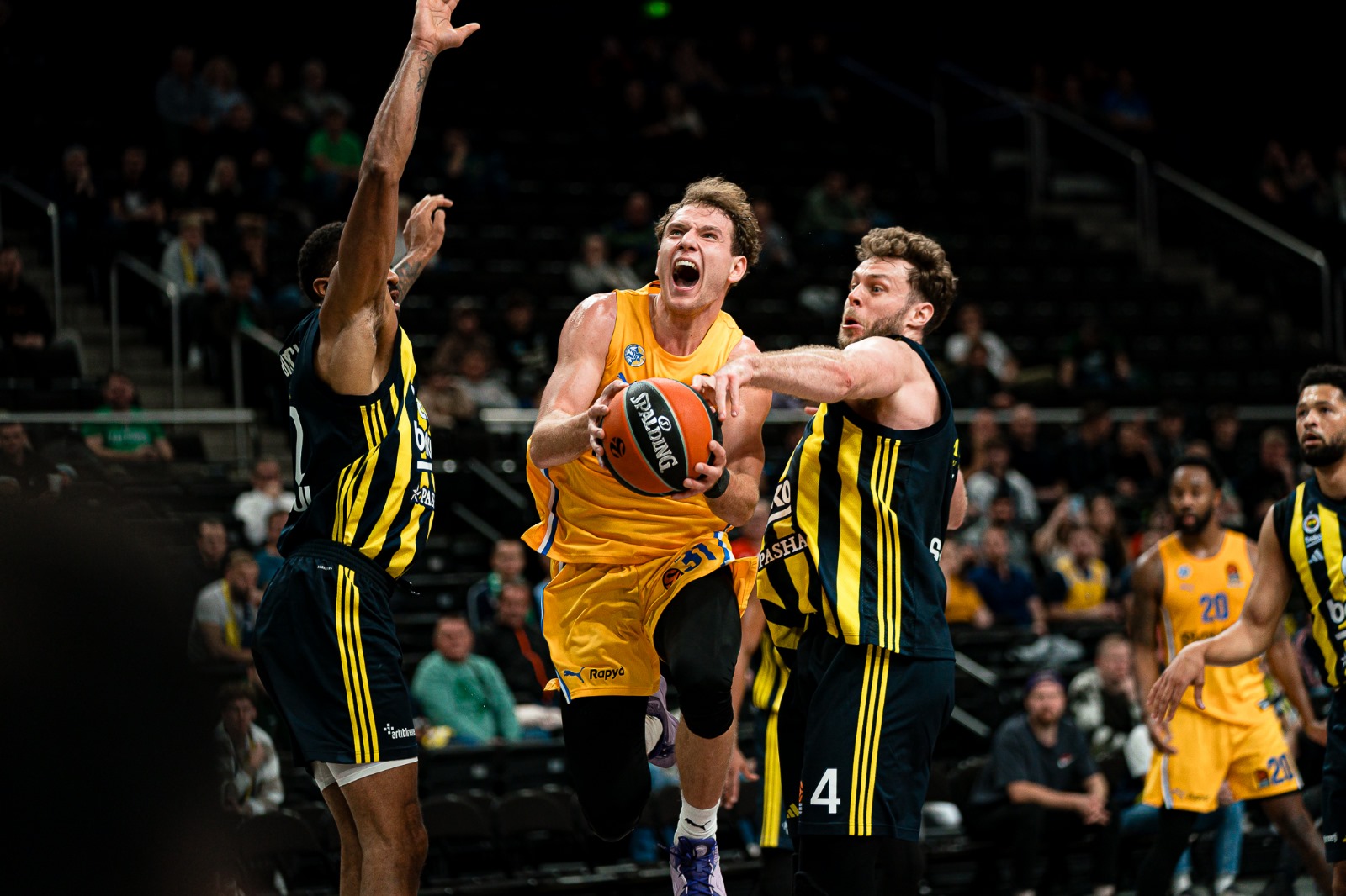 יורוליג: הפסד צמוד לצהובים מול פנרבחצ'ה