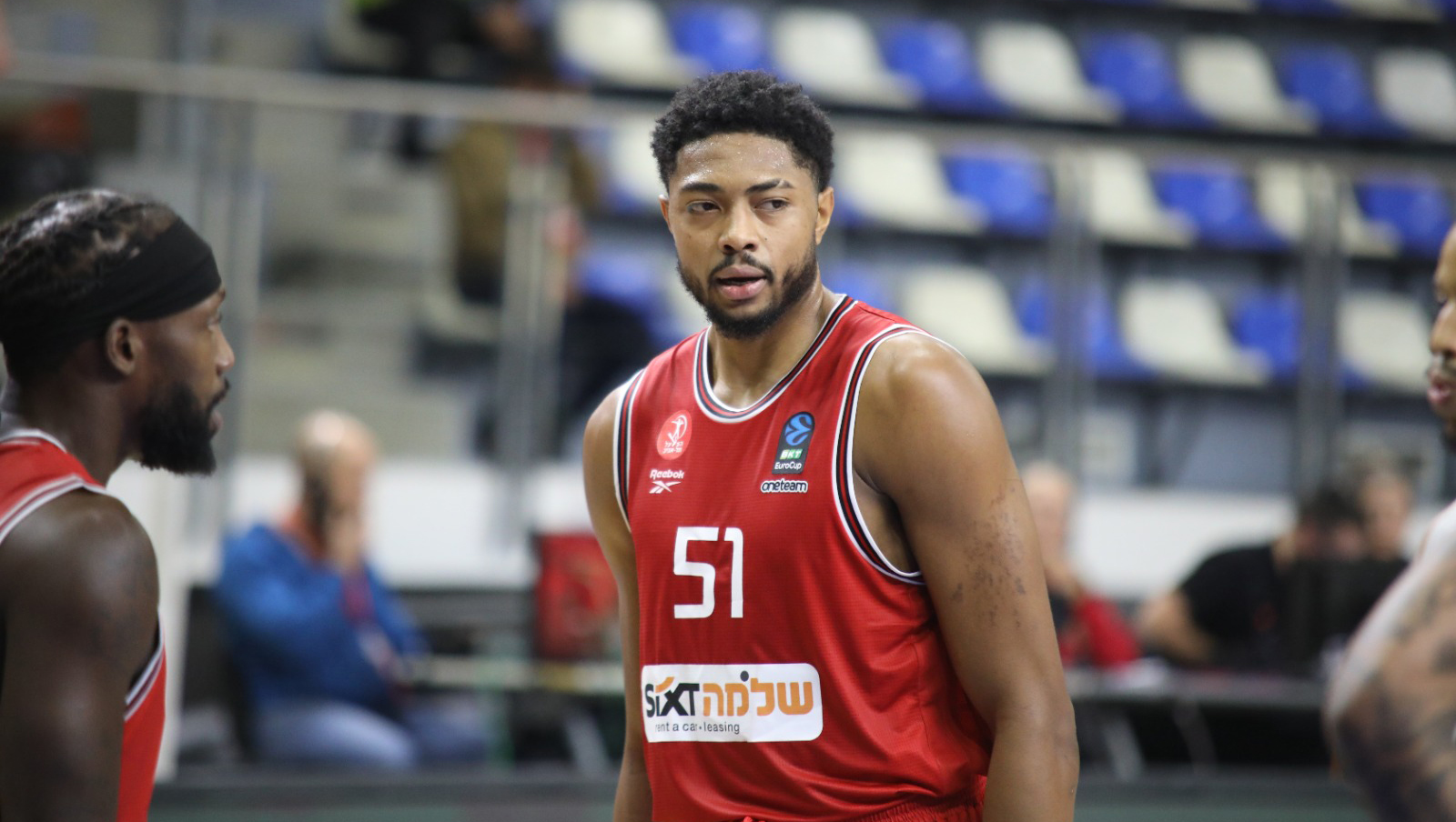 מסתבכים: האדומים נכנעו לאולם ביורוקאפ