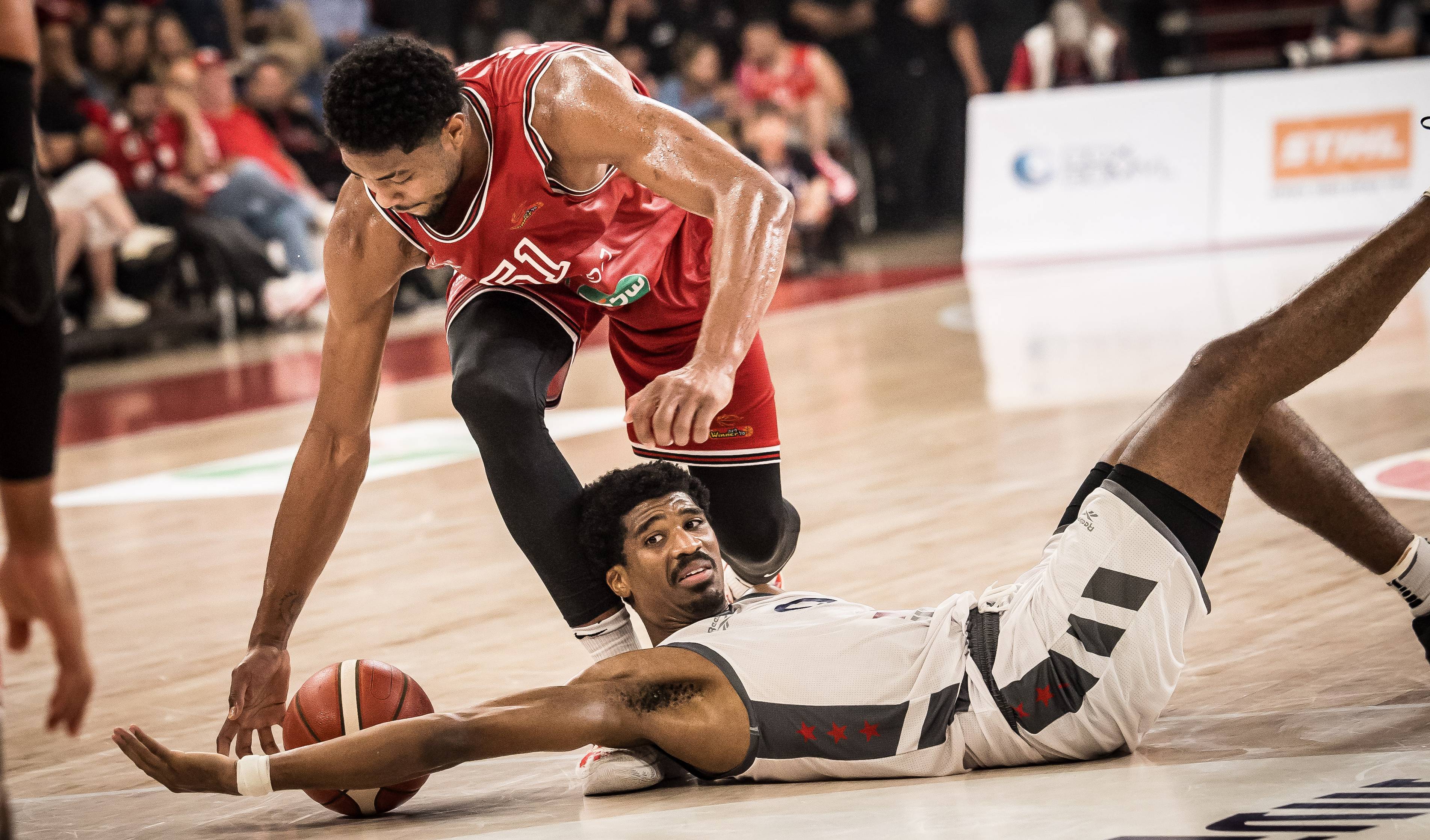 הערב: איטודיס ושחקניו מצפינים לאולם רמז