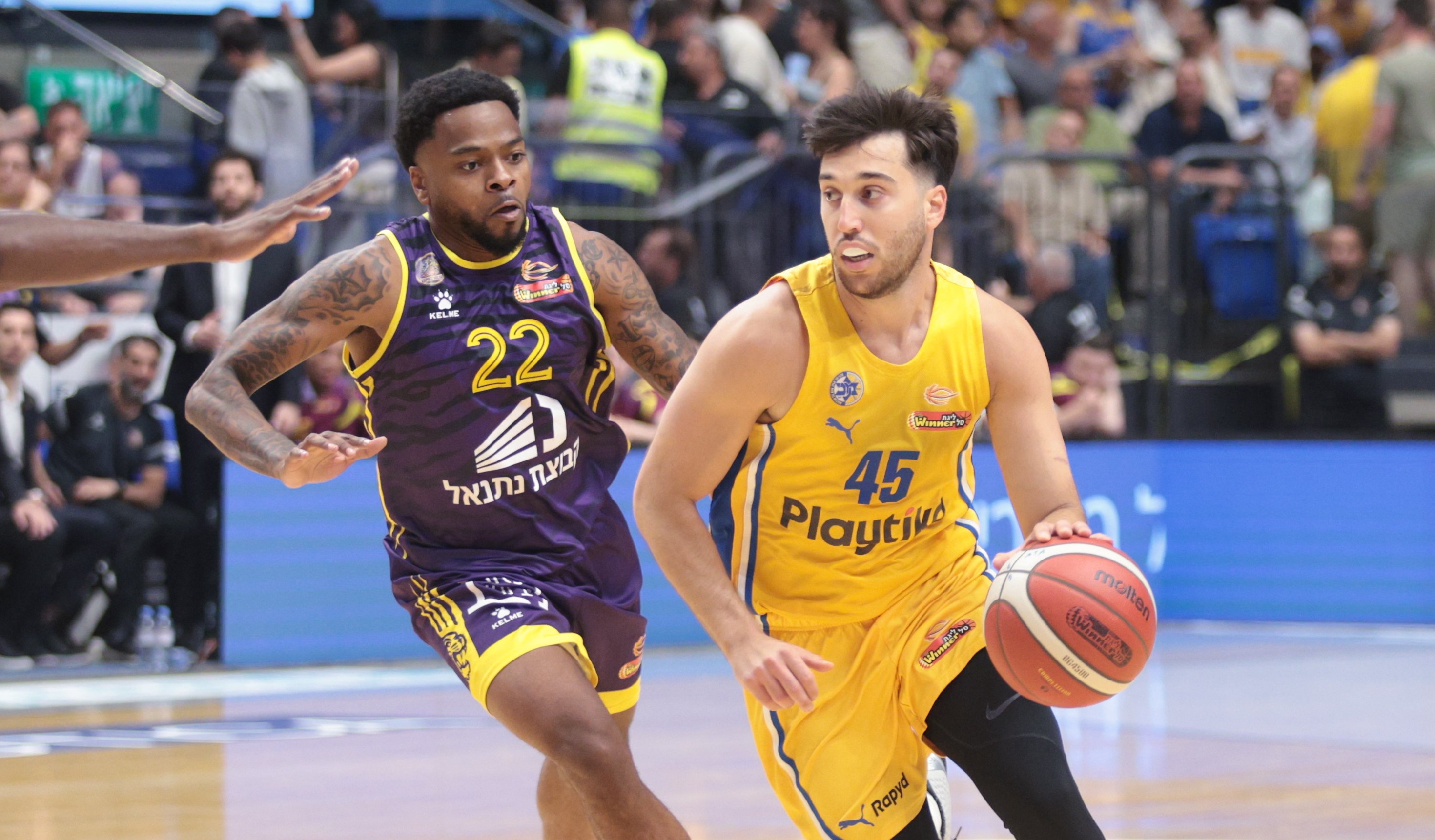 חצי גמר, משחק 1: מכבי ת"א - הפועל חולון 81:90