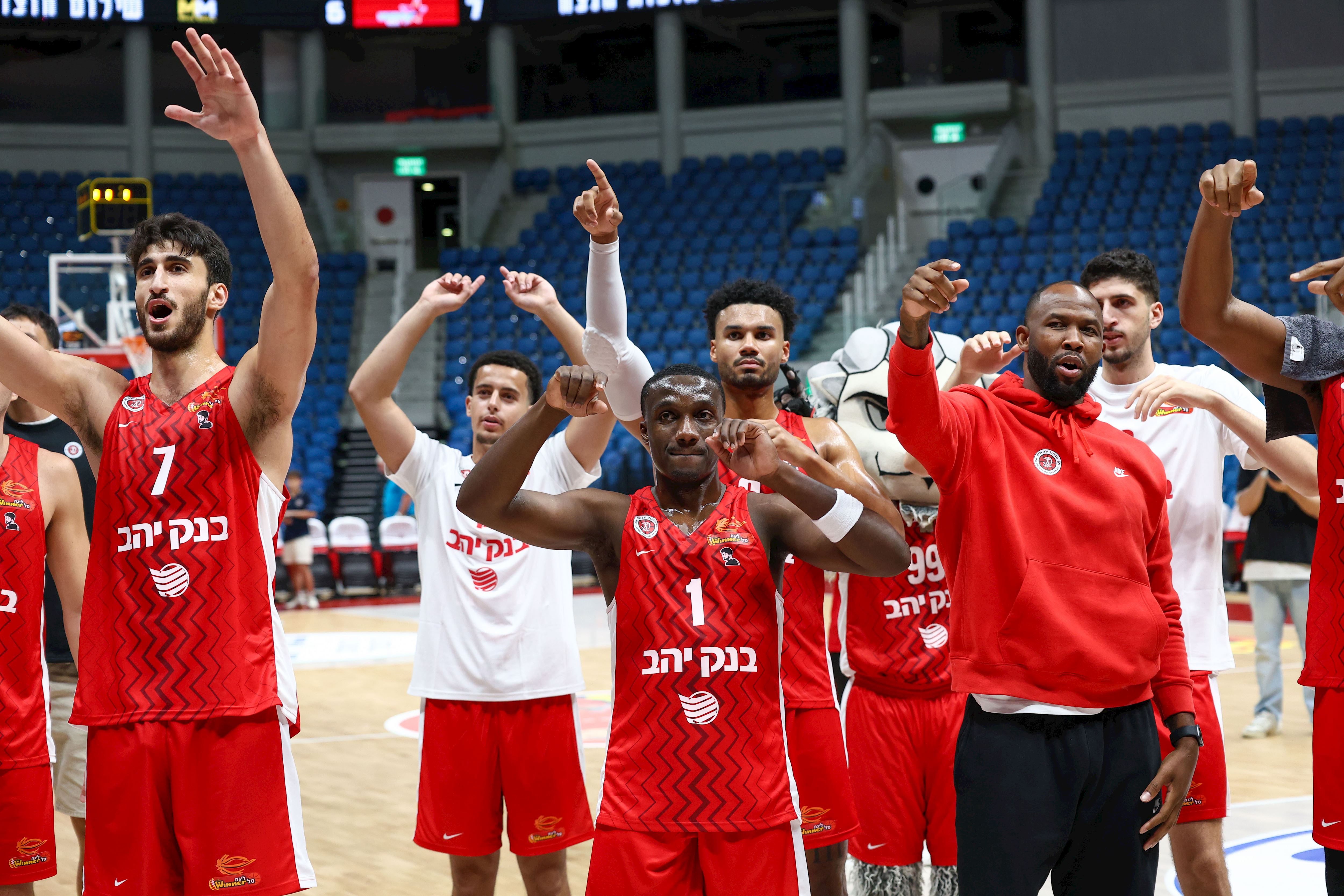 המסע של י־ם לשמירת התואר החל בהצלחה