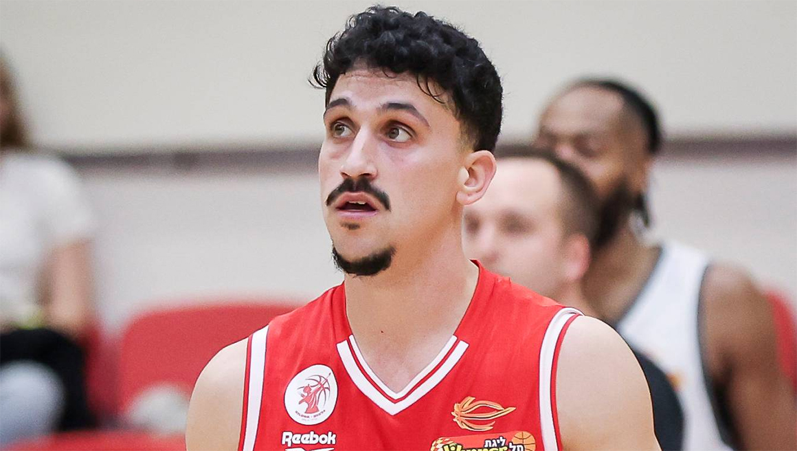 הערב: ניב משגב מארח את האקסית בגן נר