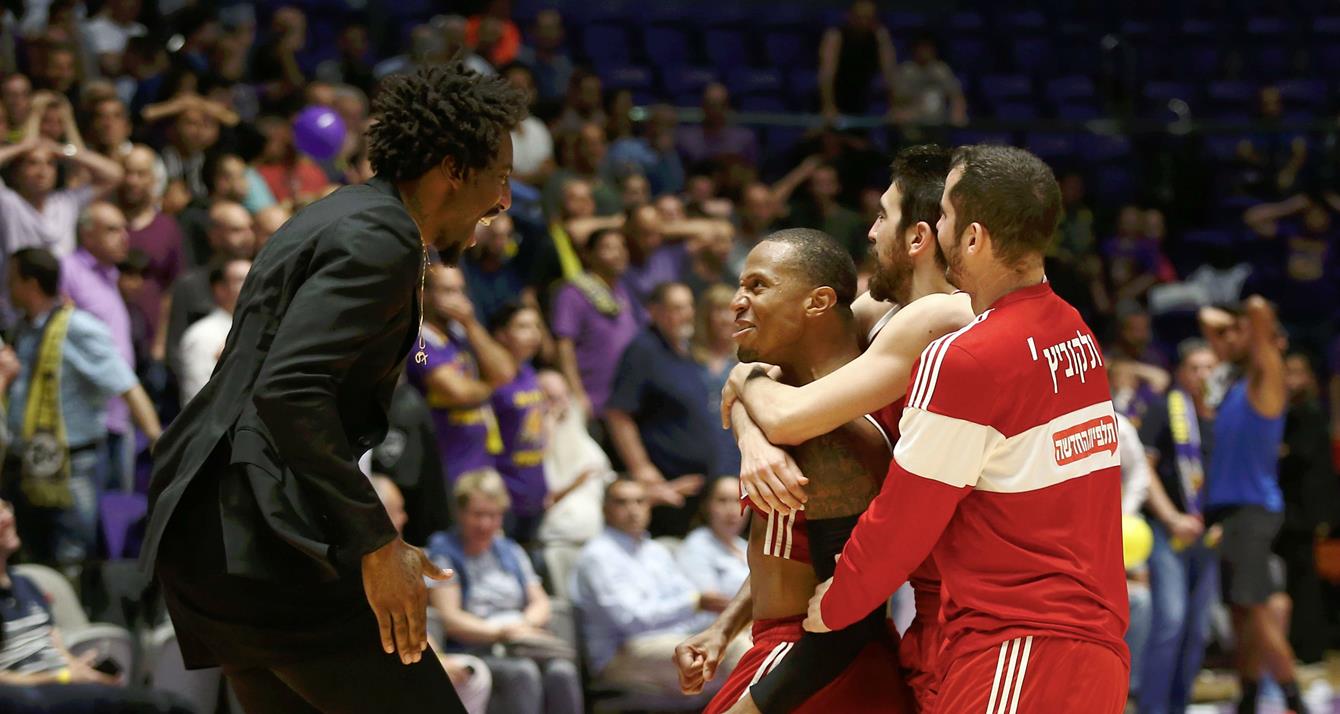 צפו: ג'רלס כבש את פסגת המצעד השבועי