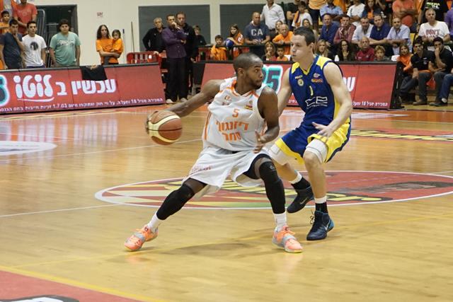 נואלס חתם באשדוד, קארמייקל ייבחן