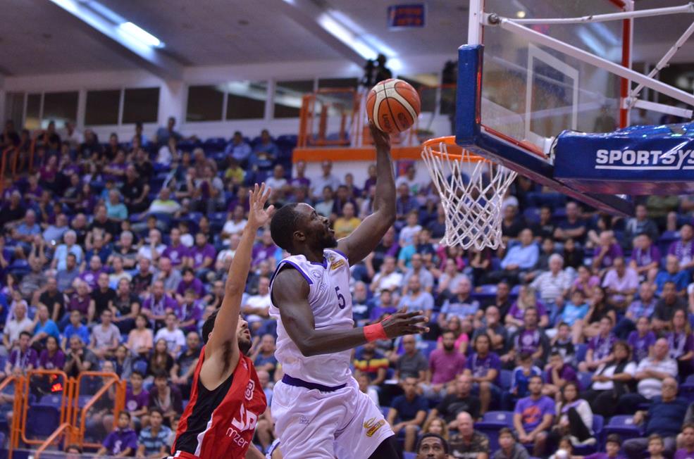 צעיר לנצח: יאנג כיכב בניצחון הסגולים