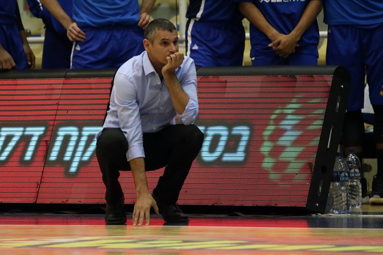 ארצ'י באנקר: זר שלישי לבני הרצליה