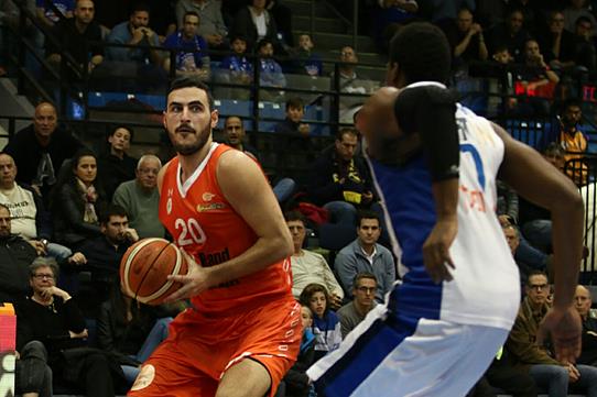 הערב: מקצה שיפורים בבית מכבי