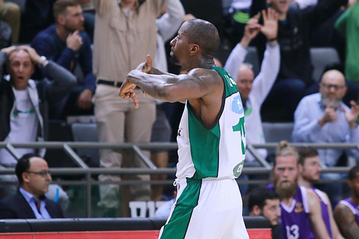 צפו: ברנדון בואומן מוביל קאמבק גדול