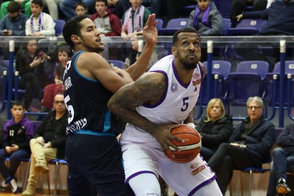 גילברט בראון גמר את העונה