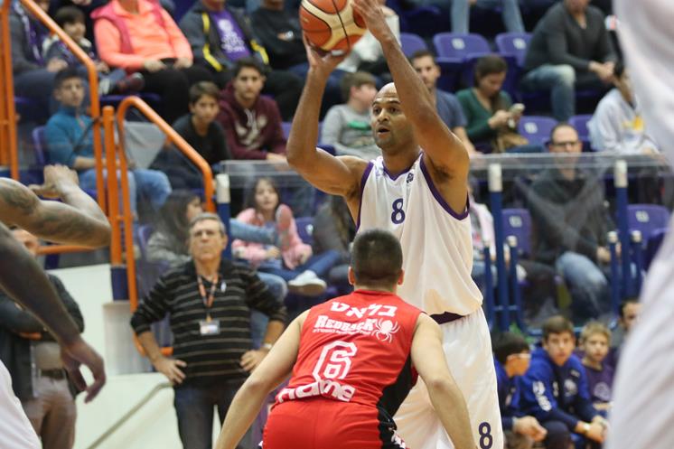 הערב: הסגולים מגיעים להיכל קבוצת שלמה