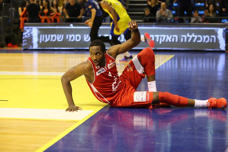 חוזר לצפון: אלכס יאנג מגיע לעין שרה