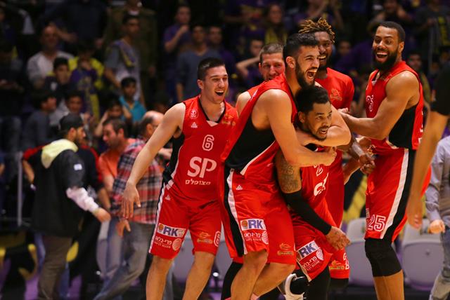 לב ארי: סל ניצחון דרמטי למארק ליונס