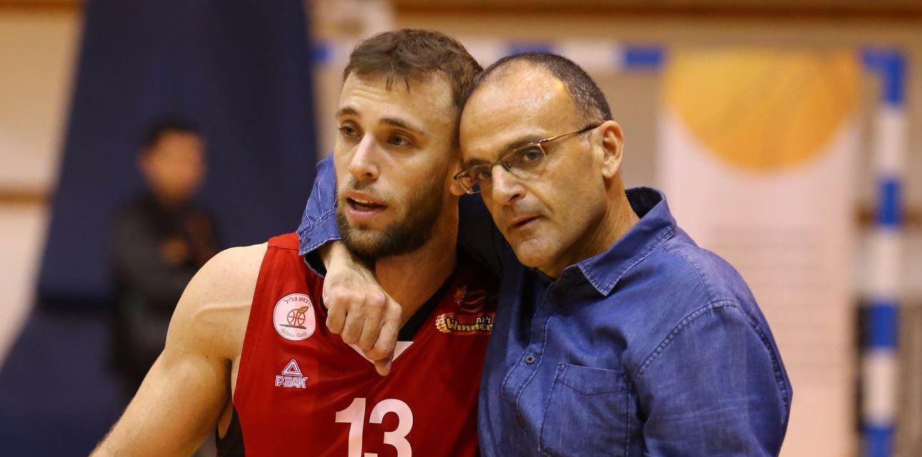 "האולם הזה מזכיר לי נשכחות משנים יפות"