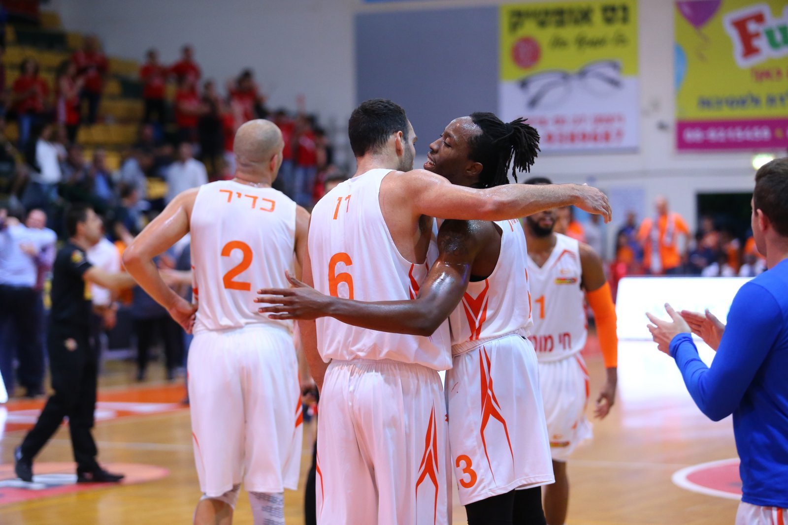 הערב: העולה החדשה נגד נאחס הכרמל שלה