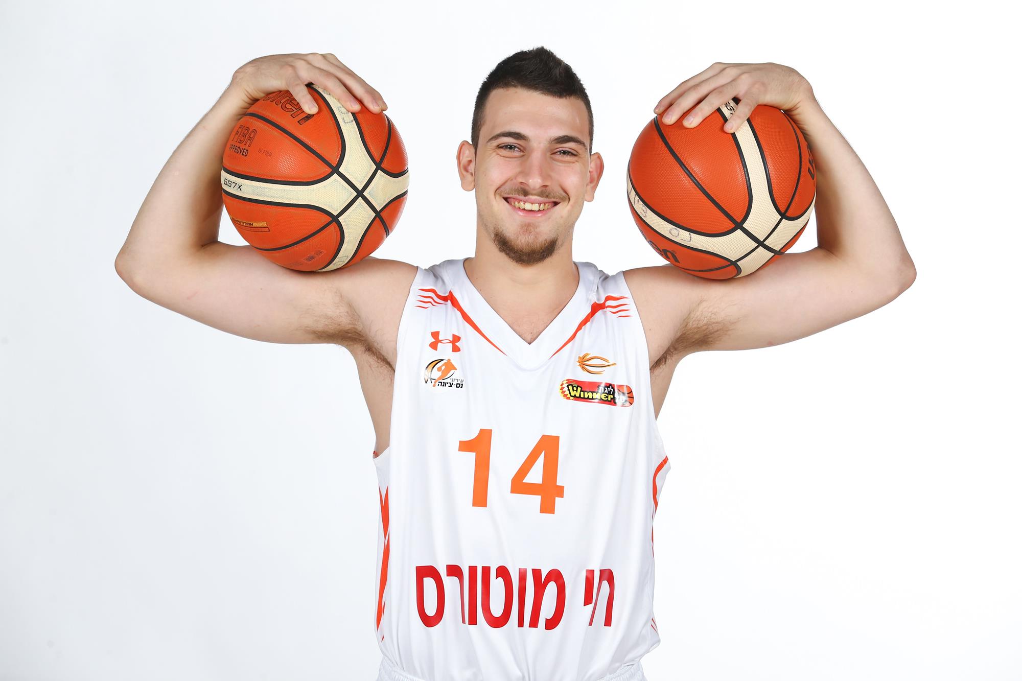 צפו: שש שלשות ללא החטאה לגולן גוט