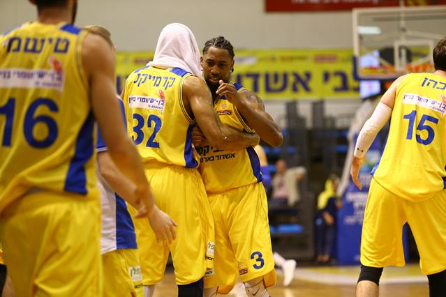 צפו: שיא העונה של צ'ייס סיימון