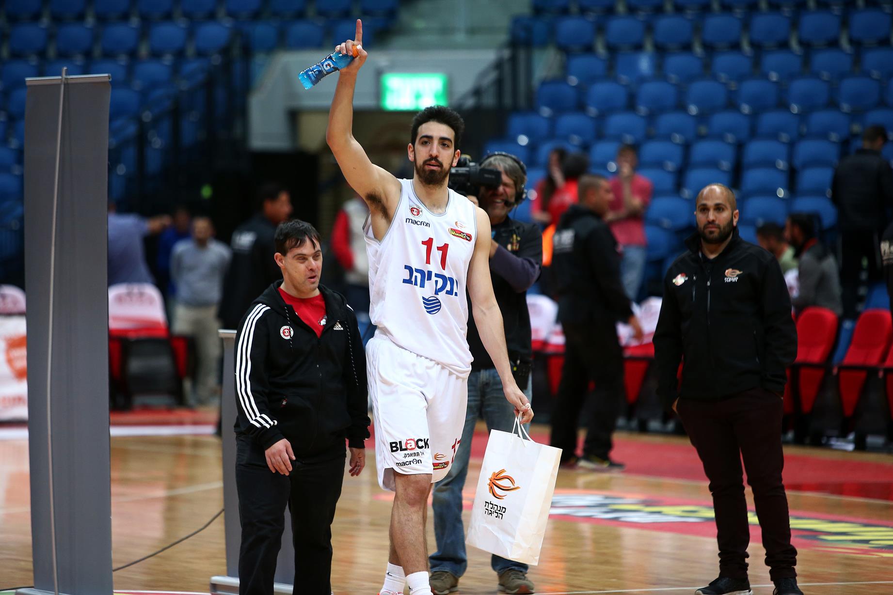 "יודע בדיוק מה בר טימור שווה"