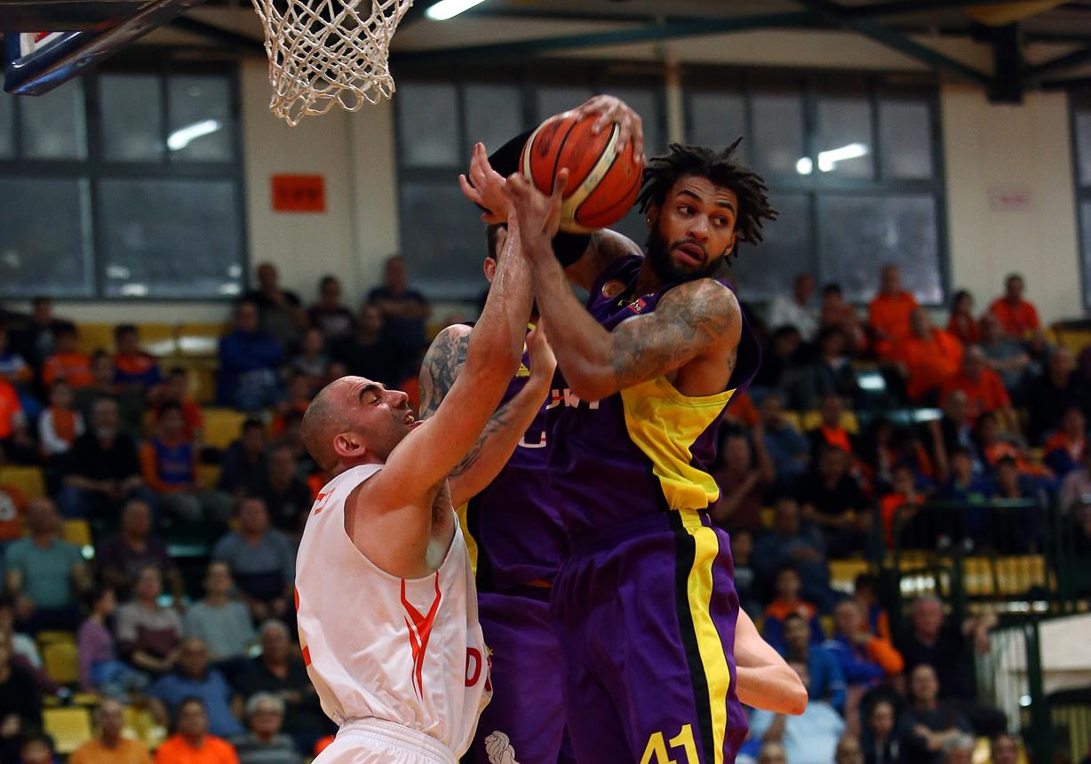 מוכנה למשחק העונה: חולון נשארה ראשונה