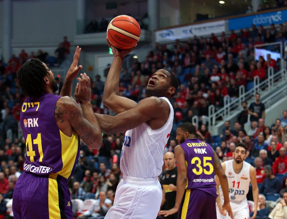 צפו: הבכורה המרשימה של רונלד רוברטס