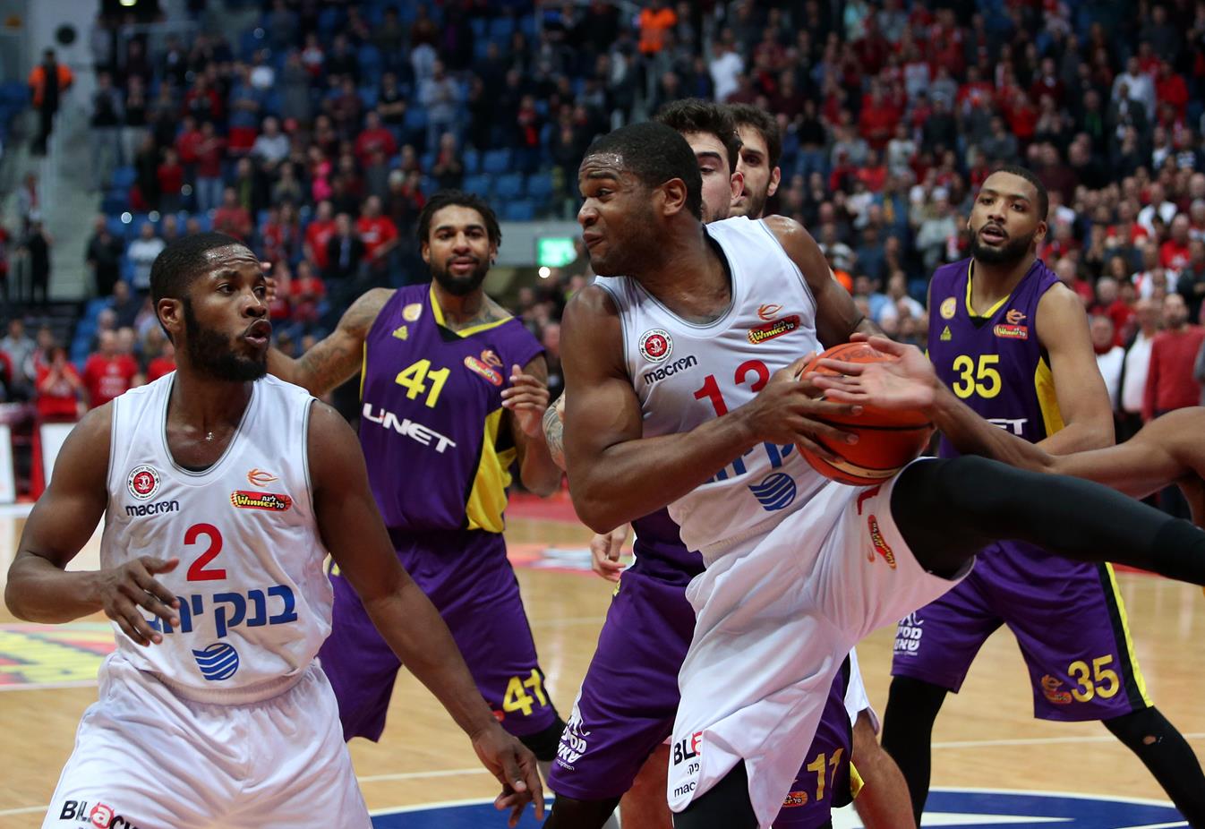 ציר מרכזי: רונלד רוברטס כיכב בפרמיירה